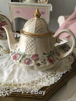 Beautiful Rare Vintage Sadler Carousel Teapot Pink Roses