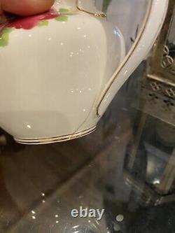 Rare Vintage 1939 Royal Albert Old English Rose 4 Cup teapot (Body Has Crack)